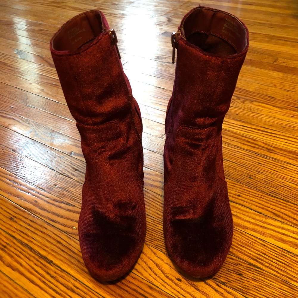 Steve Madden velvet heeled boots